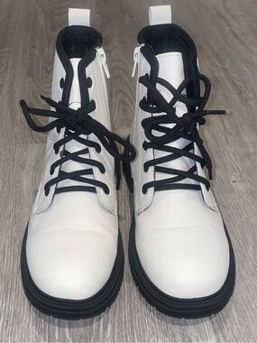 Little girls Primark Black and White Lace-Up Sneakers